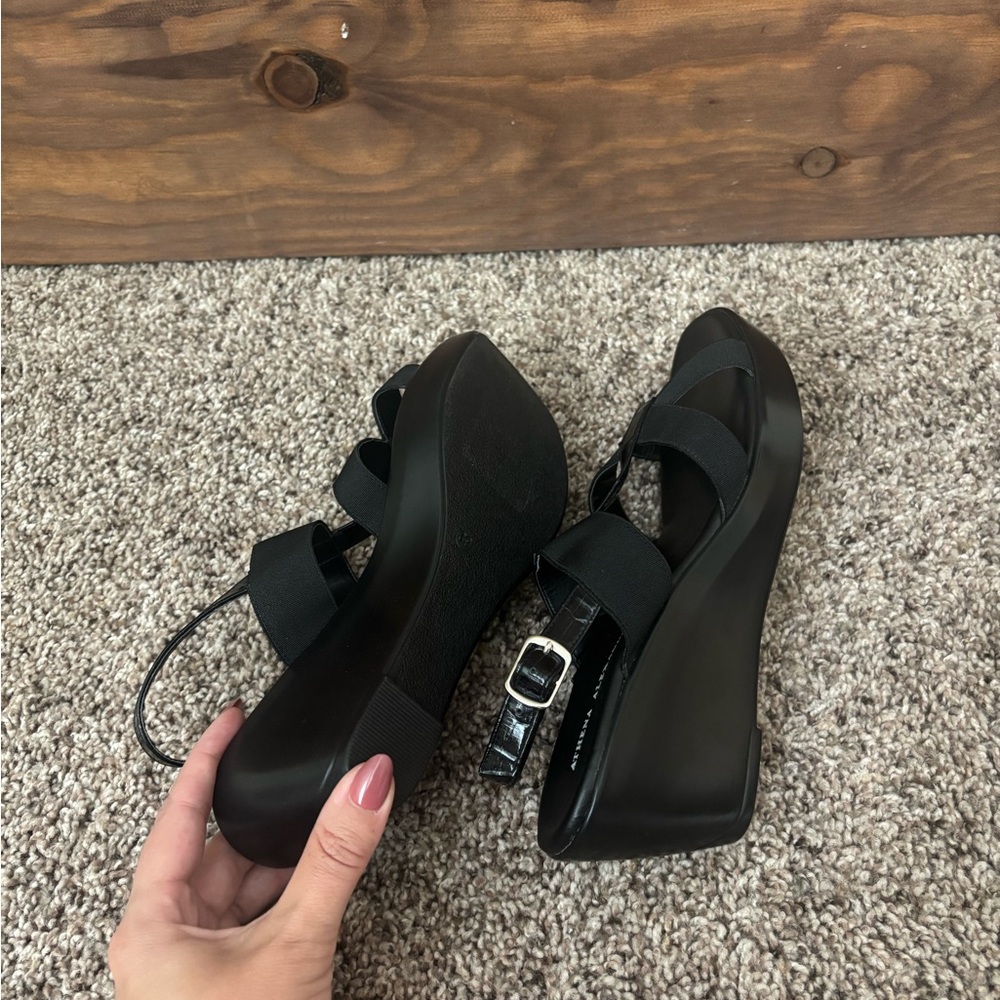 Athena Alexander Black Sandal Wedges - like new - Picture 4 of 4